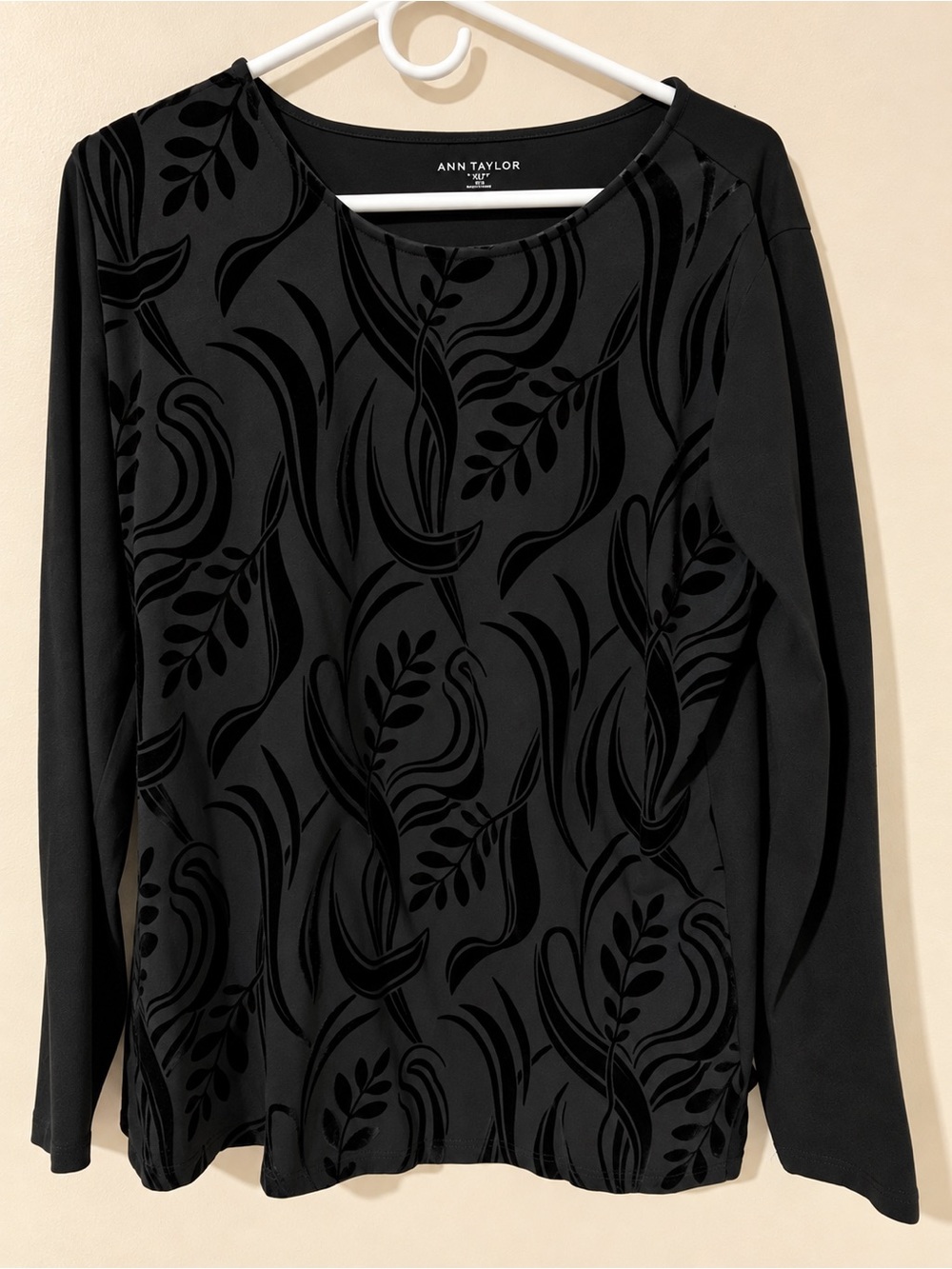 Ann Taylor Black Long-Sleeve Floral Swirl Top